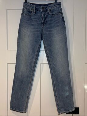 Vince Women's Relaxed Straight Leg Jeans in Medium Blue Wash